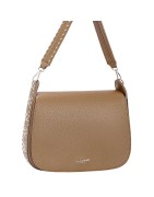 Sac à Main à Grand Rabat et Clous Forme Besace Camel DAVID JONES