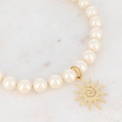 Collier à Grosses Perles Blanches Nacrées en Résine et Pendentif Soleil IKITA