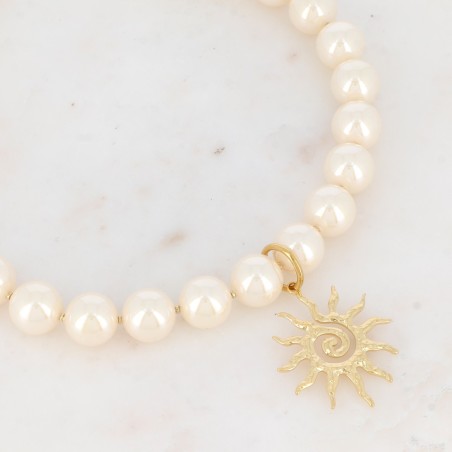 Collier à Grosses Perles Blanches Nacrées en Résine et Pendentif Soleil IKITA