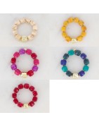 Bracelet Elastiqué avec des Perles en Résine de Couleur Cubiques et une Perle en Acier Doré IKITA
