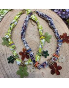 Collier Fleur en Résine sur Tour de Cou Ruban Textile IKITA