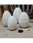 Ensemble de Quatre Oeufs de Pâques en Porcelaine Blanche Décorée RÄDER DESIGN