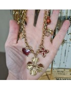 Collier à Breloques Trèfles et Coeurs, Résine Léopard, Email Rouge, Céramique, sur Chaîne en Acier Doré BOHM