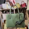 Sac Trapèze Effet Tissus Noir ou Vert avec Pendentif Teckel TOM & EVA