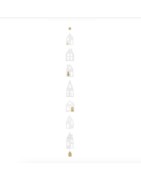 Une très jolie décoration faite de petites maison en papier blanc avec des détails dorés.