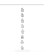 Une très jolie décoration faite de petites maison en papier blanc avec des détails dorés.