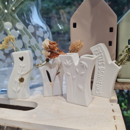 Ensemble de Quatre Mini Vases de forme Originale Les Petits Bonheurs Raeder Design en Porcelaine Blanche