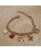 Bracelet à Breloques Trèfles et Coeurs et Email Rouge sur Chaîne en Acier Doré BOHM