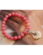 Bracelet Élastiqué Nila Perles en Jade Corail et Breloque en Métal Argenté Atelier Blow Bijoux