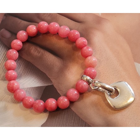 Bracelet Élastiqué Nila Perles en Jade Corail et Breloque en Métal Argenté Atelier Blow Bijoux