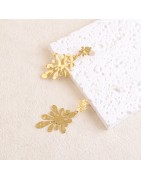 Boucles d'Oreilles à Puces avec Deux Pièces Graphiques en Acier Dore Ikita