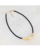 Collier sur Cordon Noir avec Pièce Courbe en Acier Doré  IKITA
