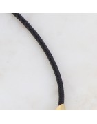 Collier sur Cordon Noir avec Pièce Courbe en Acier Doré  IKITA
