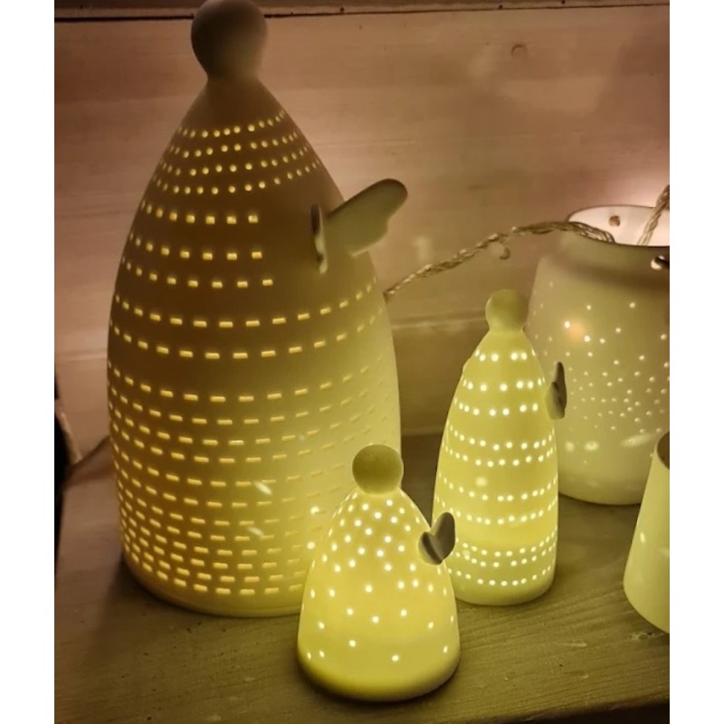 Décoration lumineuse, minimaliste, et design pour les fêtes.